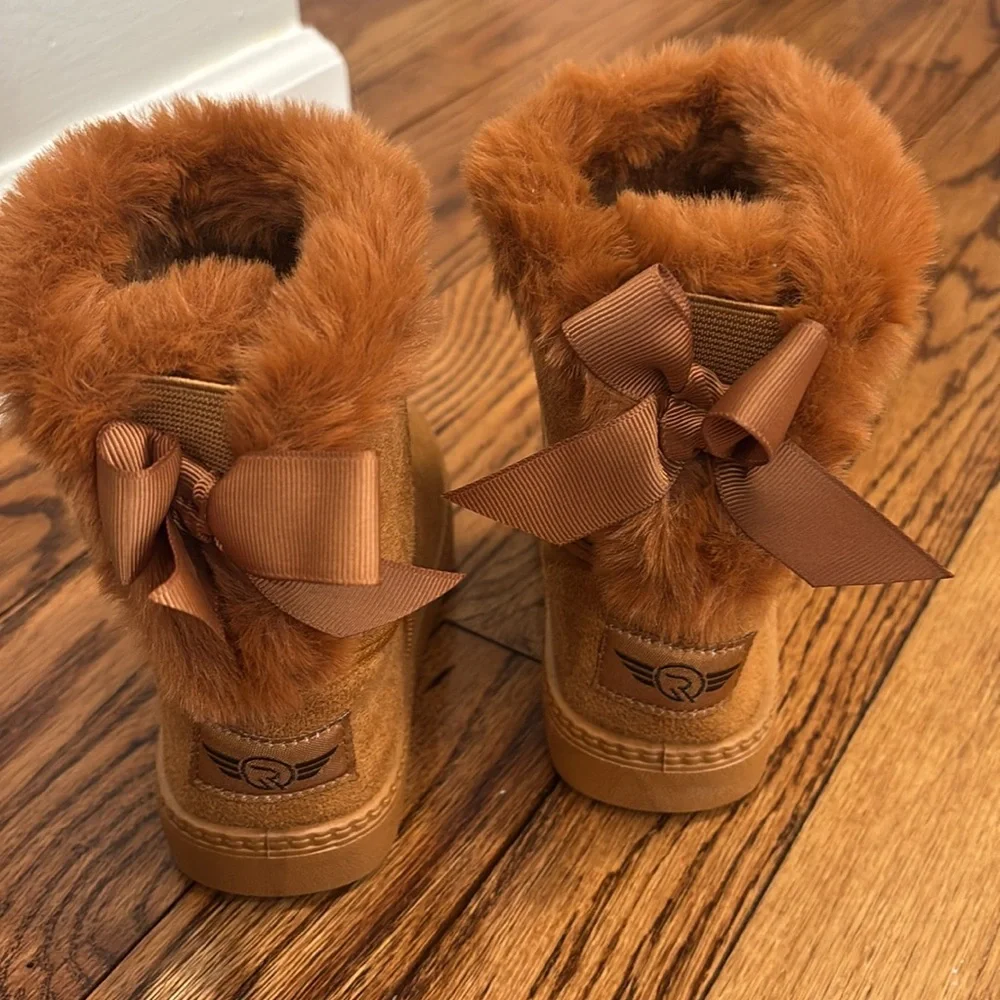 Brand new fuzzy boots - toddler size 7